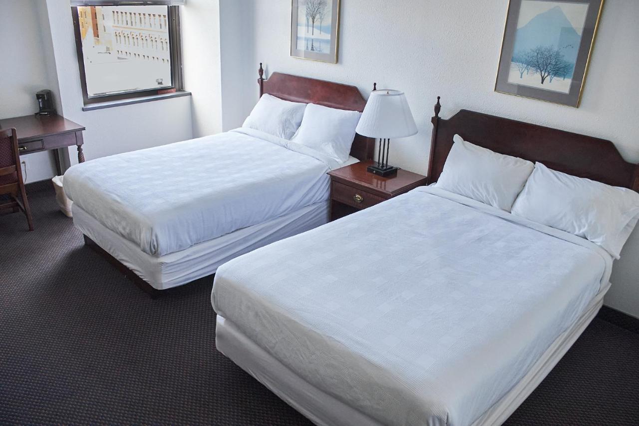 Mclure Hotel Уилинг Экстерьер фото