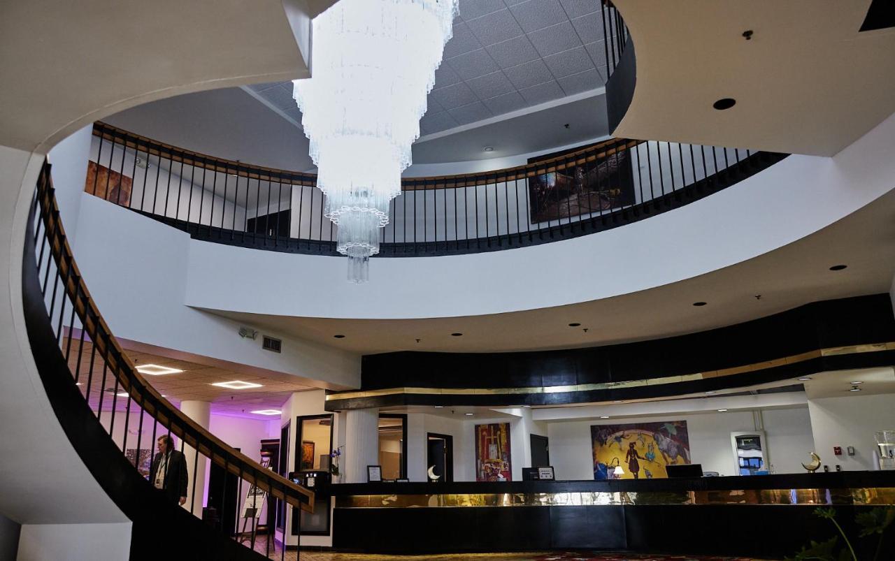 Mclure Hotel Уилинг Экстерьер фото