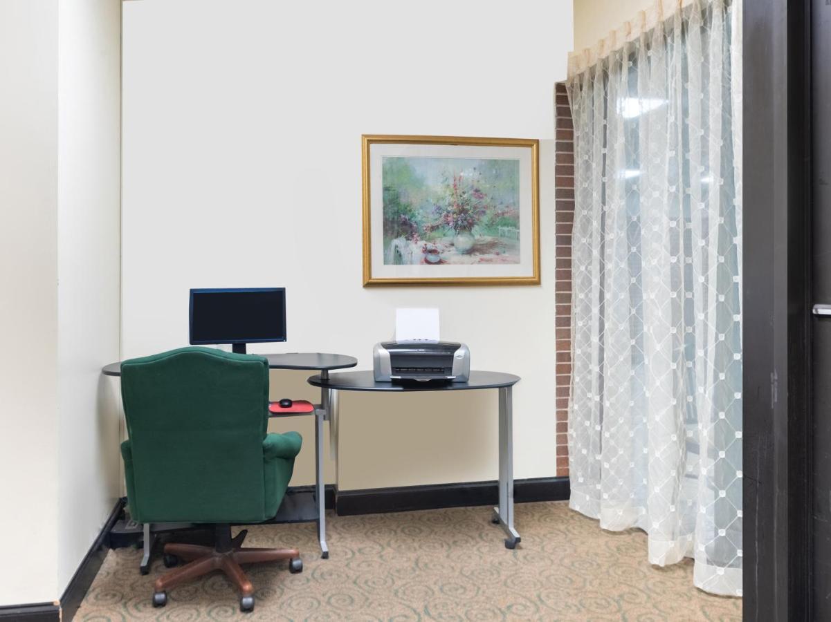 Mclure Hotel Уилинг Экстерьер фото