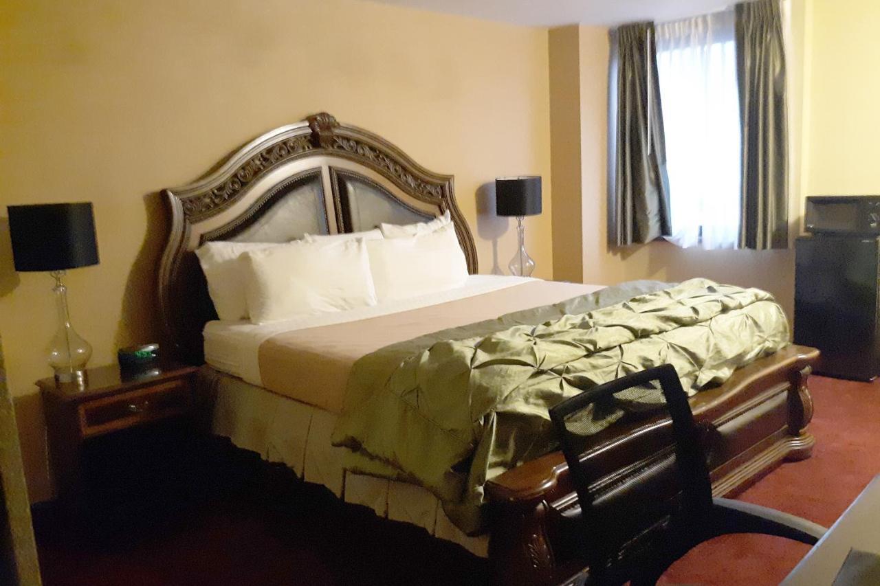 Mclure Hotel Уилинг Экстерьер фото