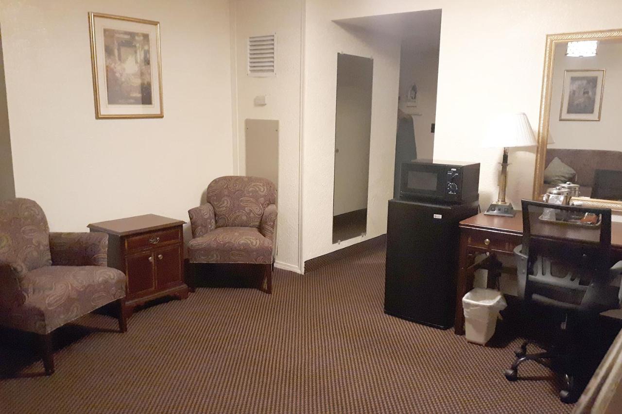 Mclure Hotel Уилинг Экстерьер фото